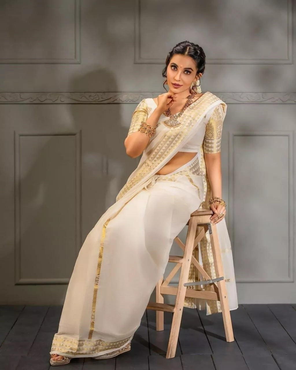 Soft Banarasi Silk With Weaving Gold Zari Saree With Blouse
