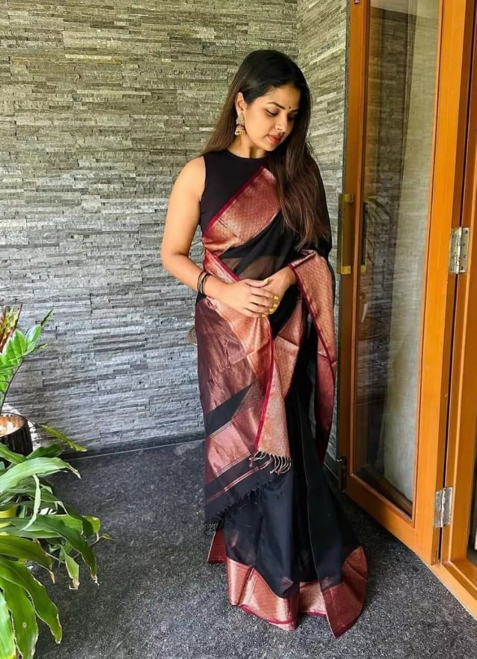 Women's Wedding Banarasi Soft Silk Saree With Blouse