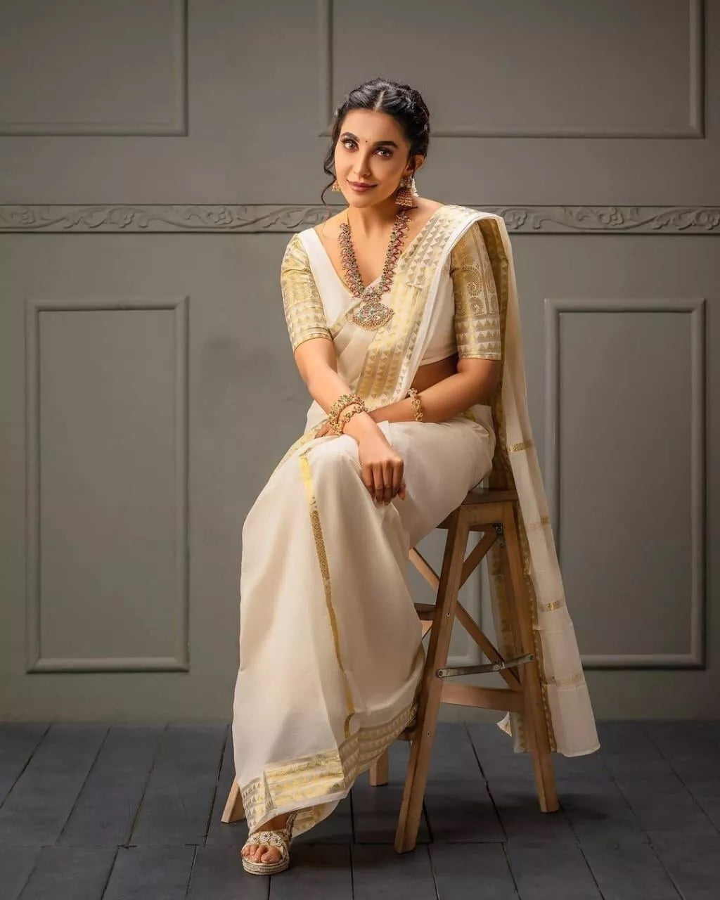 Soft Banarasi Silk With Weaving Gold Zari Saree With Blouse