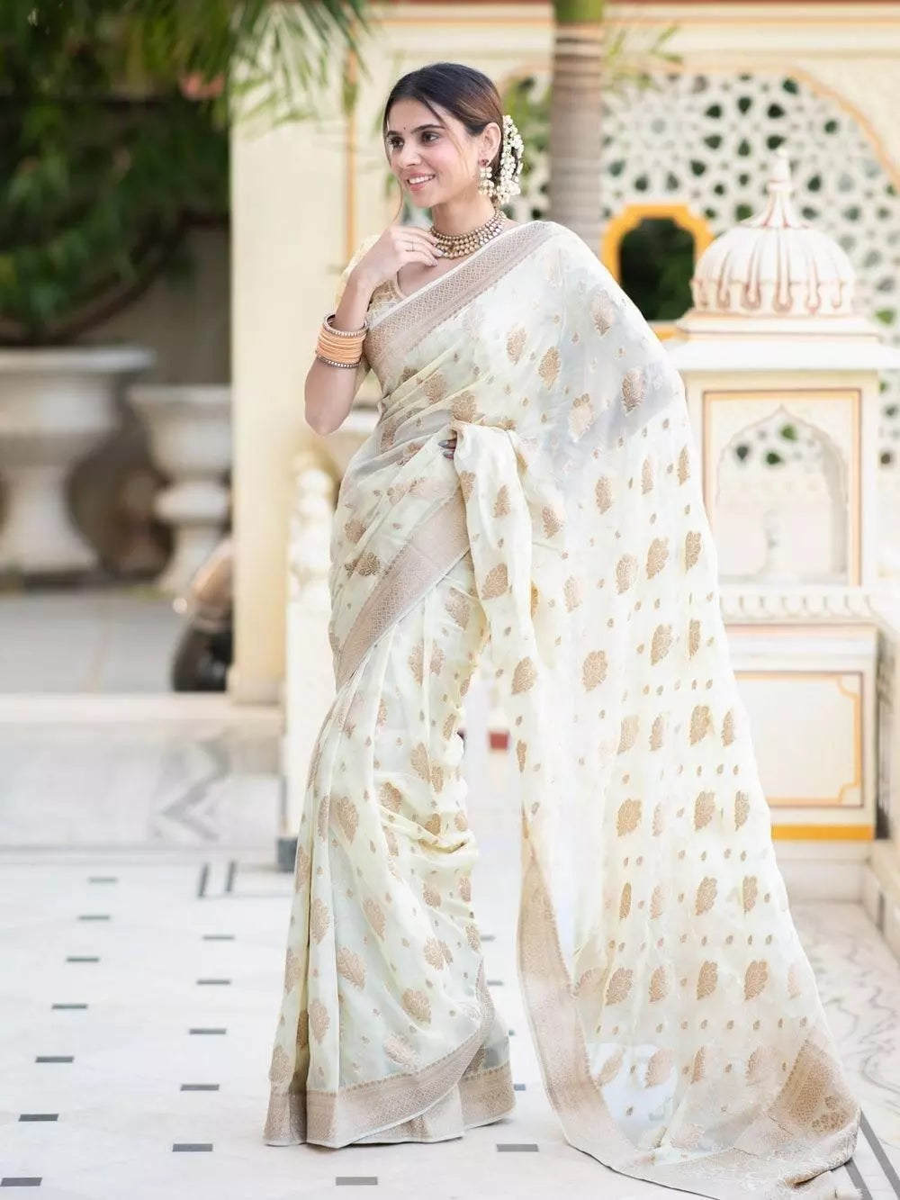 Women's Banarasi Soft Silk Saree With Blouse