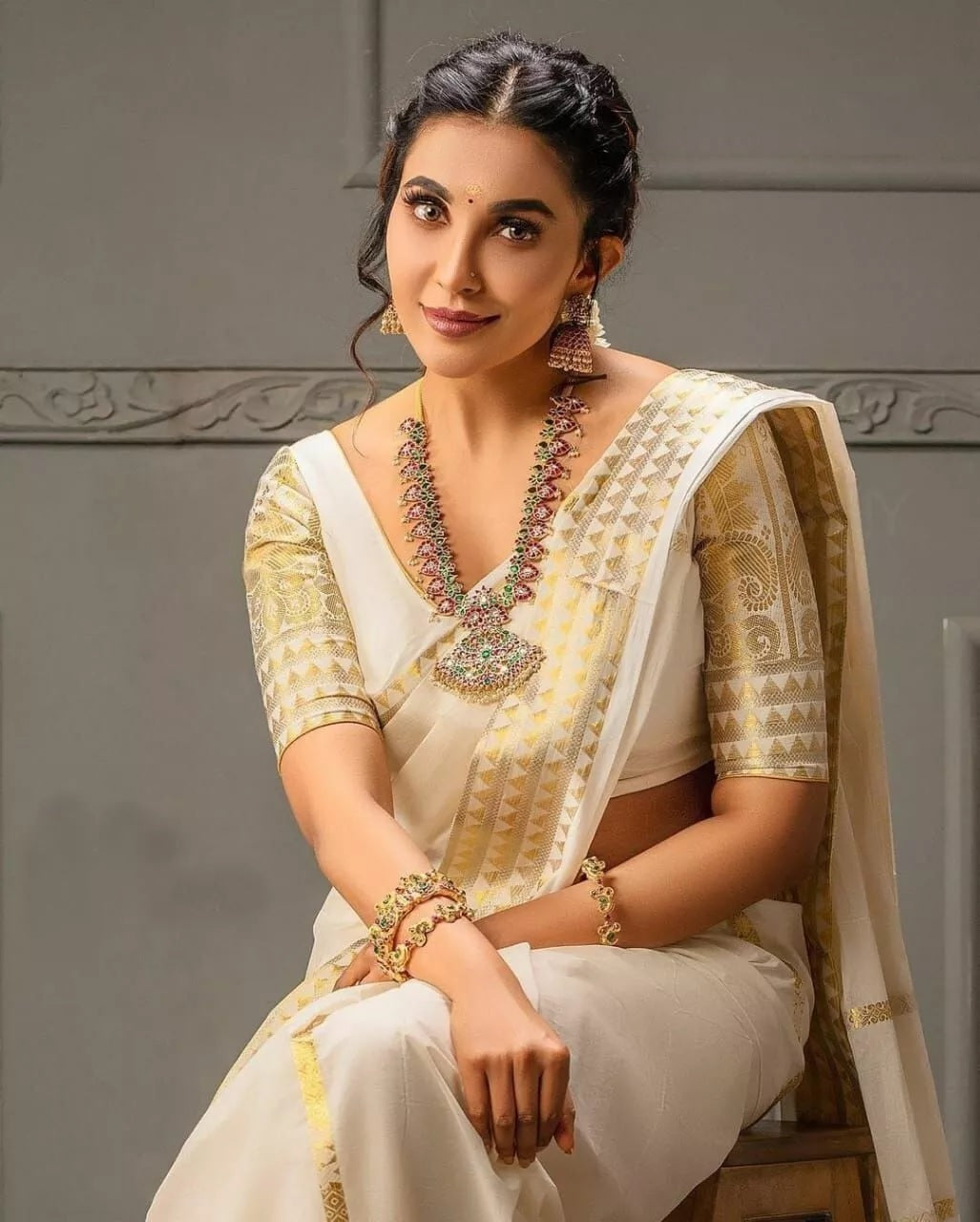 Soft Banarasi Silk With Weaving Gold Zari Saree With Blouse