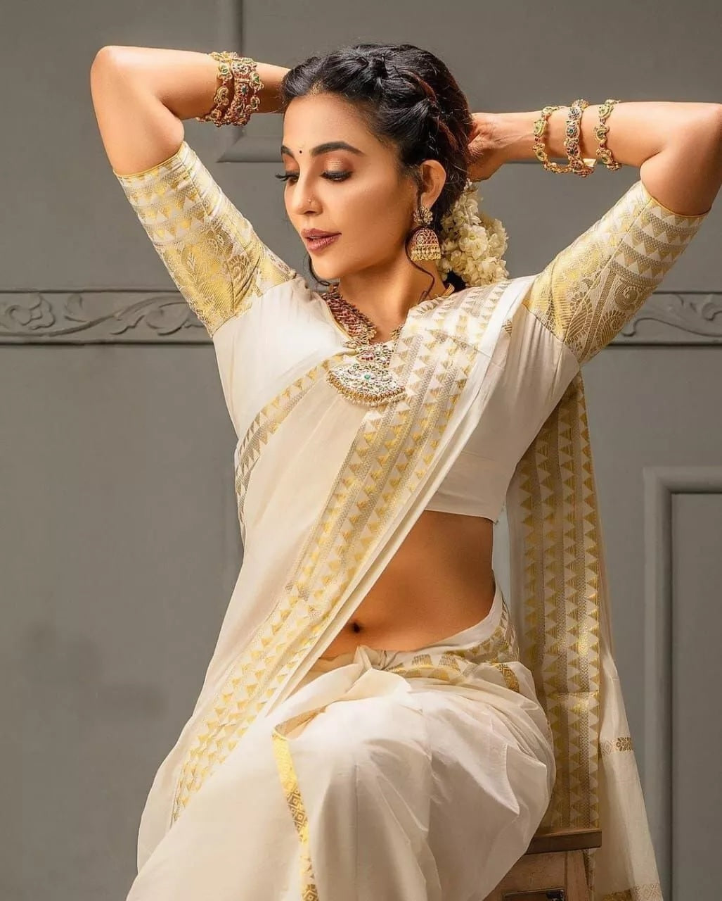 Soft Banarasi Silk With Weaving Gold Zari Saree With Blouse