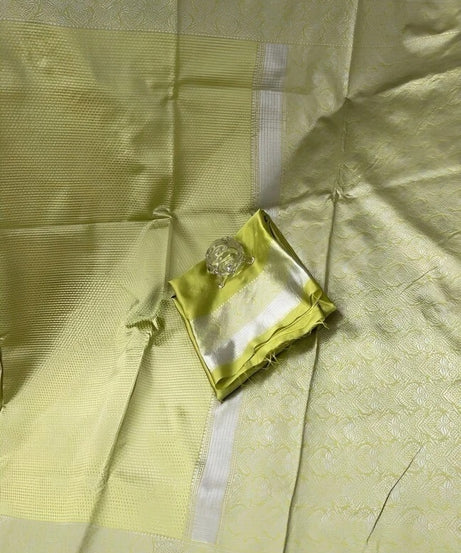 Traditional Beautifull Banarasi Soft Silk Saree With Blouse