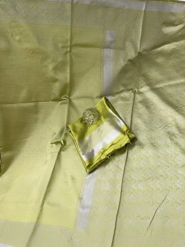 Traditional Beautifull Banarasi Soft Silk Saree With Blouse
