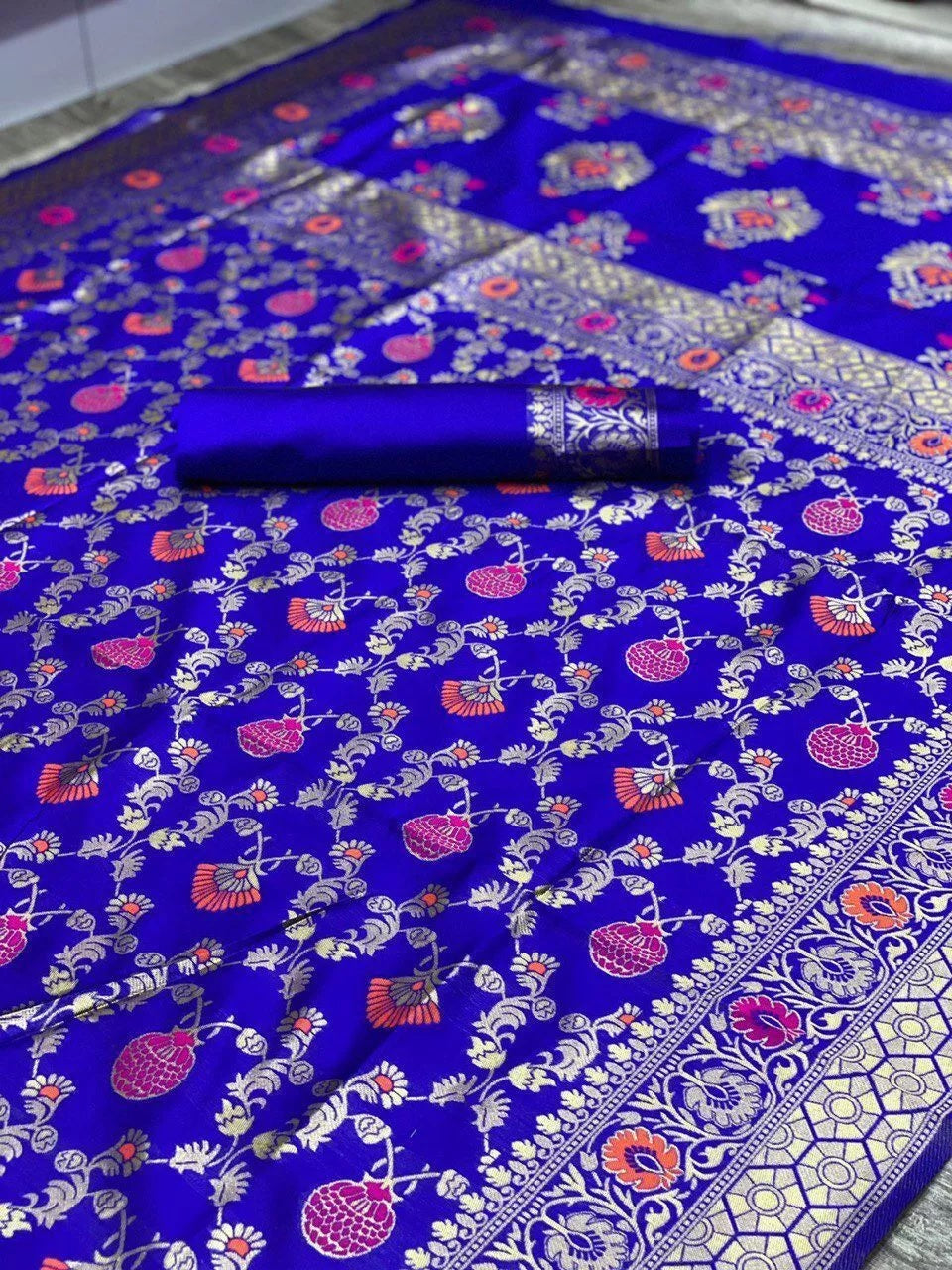Women's Wedding Wear Banarsi Soft Silk Saree & Blouse