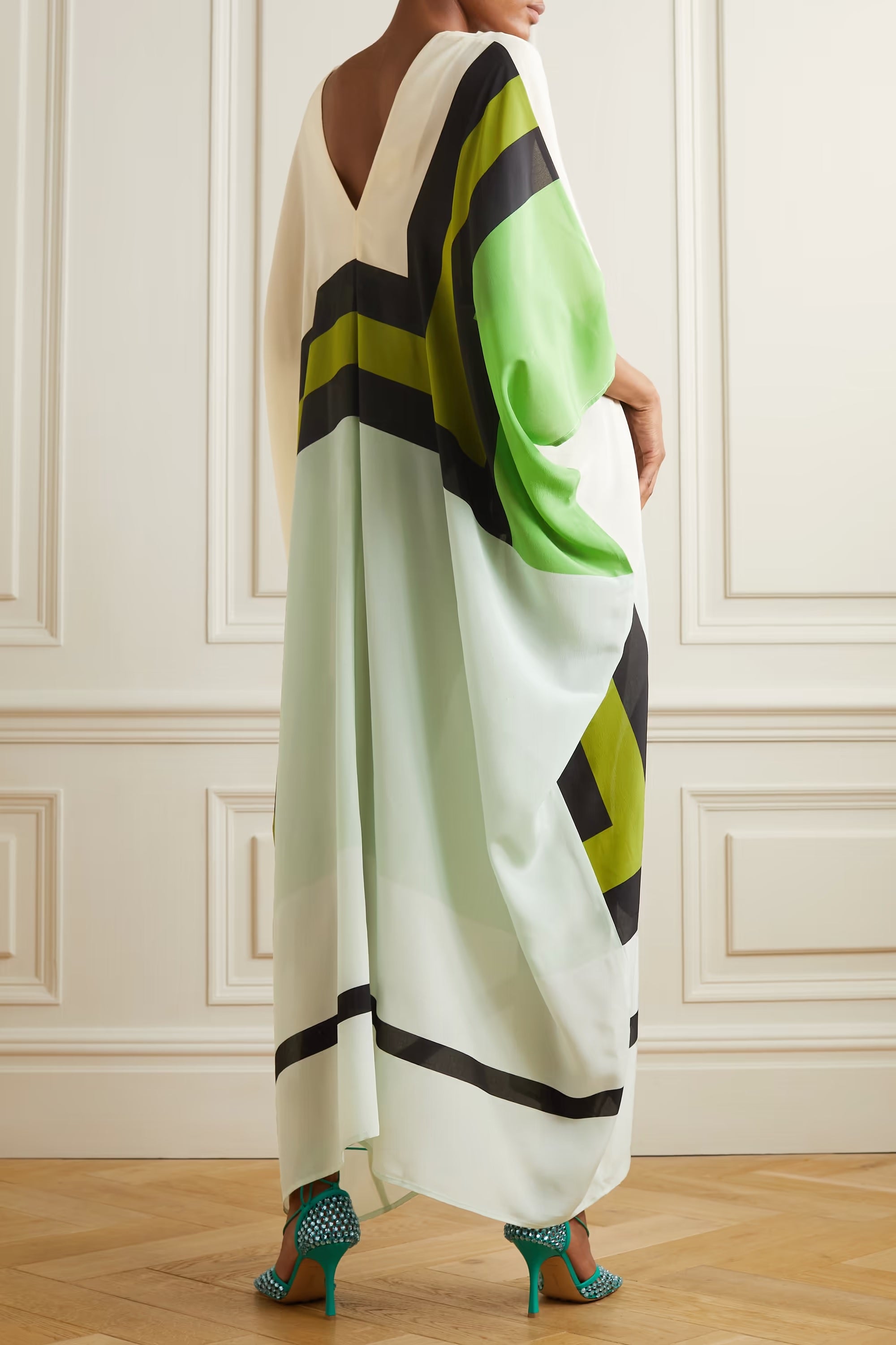 Elegant Silk Crepe Kaftan - Luxurious And Flowing Women's Caftan